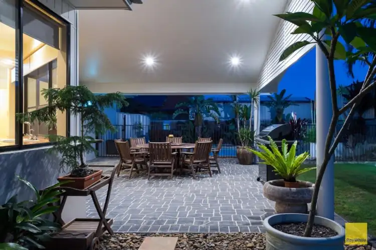 1 Penzance Drive, Redland Bay QLD 4165