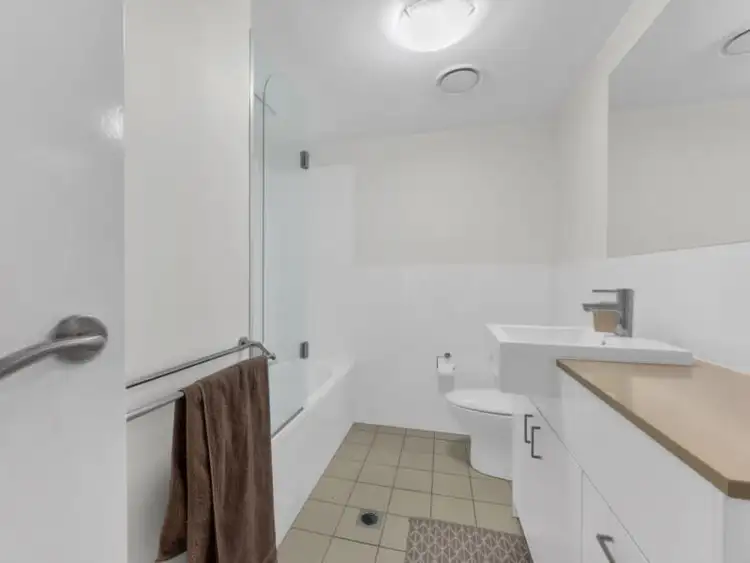Seventh view of Homely unit listing, 2/888 Wynnum Road, Cannon Hill QLD 4170