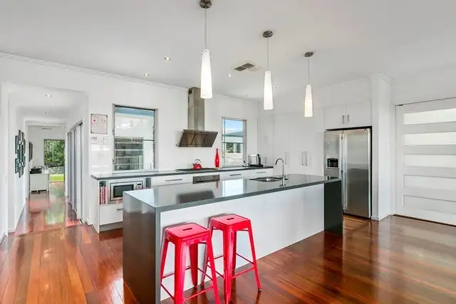 27 Roseneath Parade, Wynnum West QLD 4178