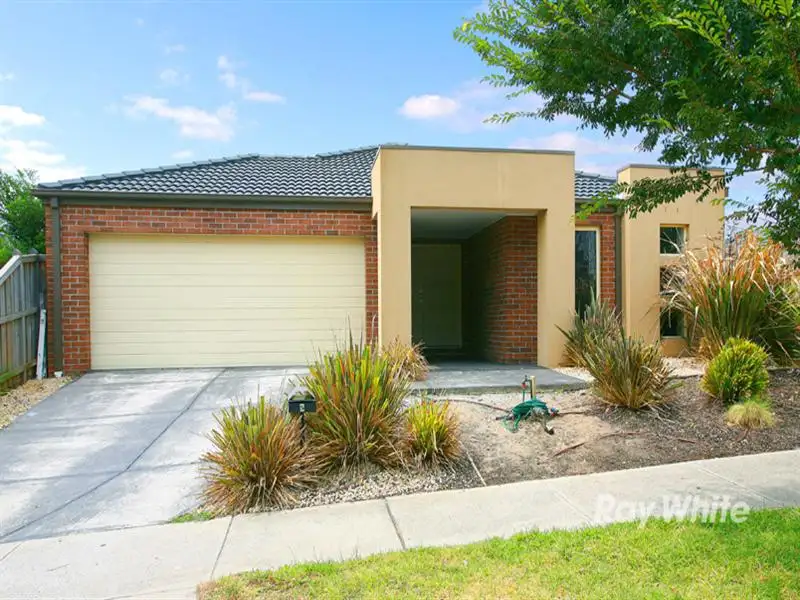 Main view of Homely house listing, 5 Greenview Court, Cranbourne North VIC 3977