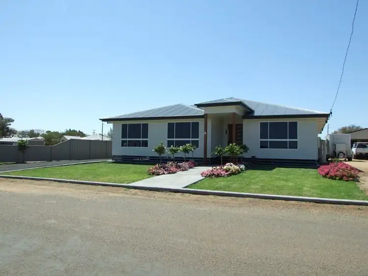 4 Stilt Street, Longreach QLD 4730