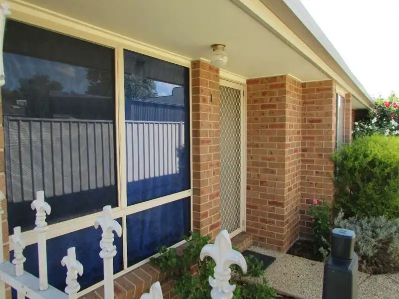 Main view of Homely unit listing, 1/472 Breen Street, Lavington NSW 2641