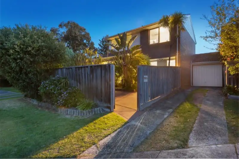 Main view of Homely townhouse listing, 2/190 Karingal Drive, Frankston VIC 3199