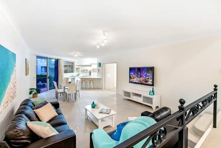 Unit 19 'Sainte Maxime' 25 Cronin Avenue, Main Beach QLD 4217
