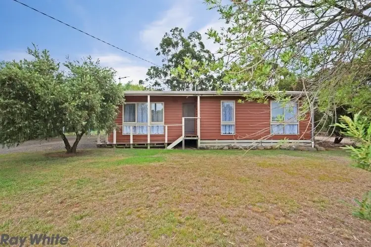 28 Newnham Drive, Romsey VIC 3434