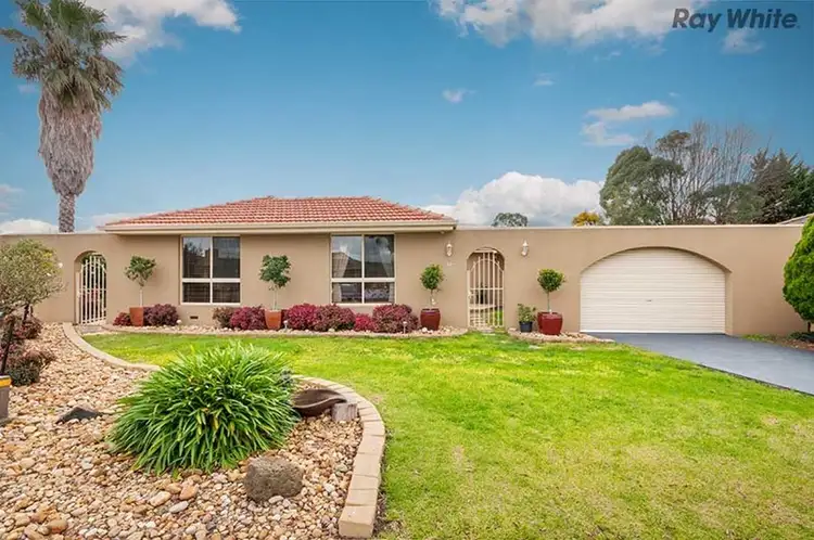 6 Lago Close, Keilor Downs VIC 3038