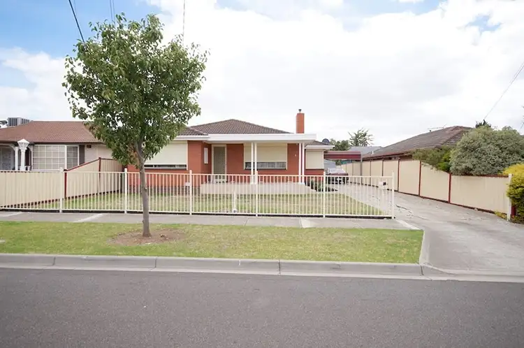 8 Mawson Avenue, Deer Park VIC 3023