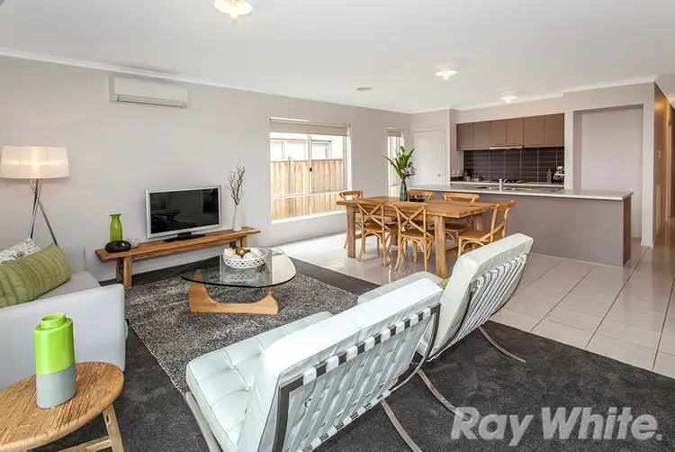 Fifth view of Homely house listing, 8 Cranbrook Circuit, Officer VIC 3809