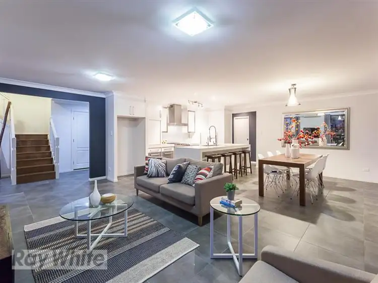 5 Brampton Close, Redland Bay QLD 4165