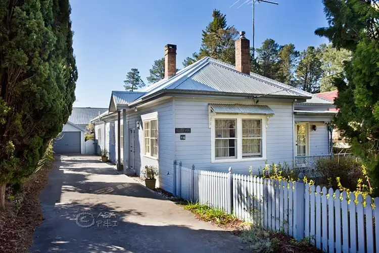 16 Belvidere Avenue, Blackheath NSW 2785