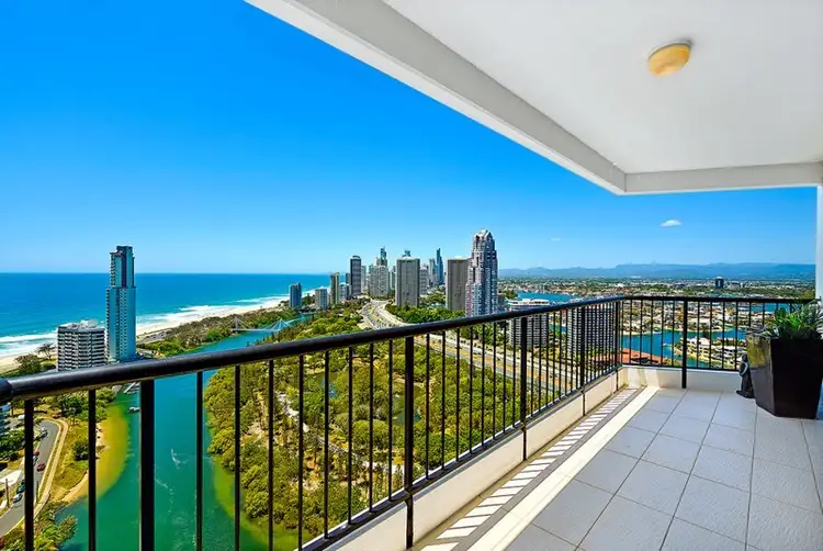 24 Breaker Street, Main Beach QLD 4217