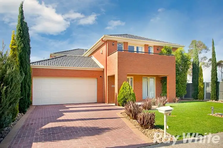 19 Clearwater Drive, Pakenham VIC 3810