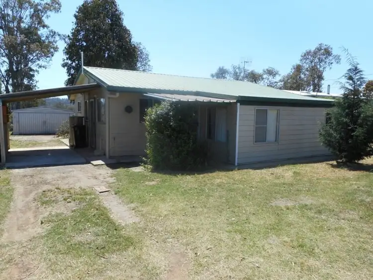 8 Deakin Crescent, Nanango QLD 4615