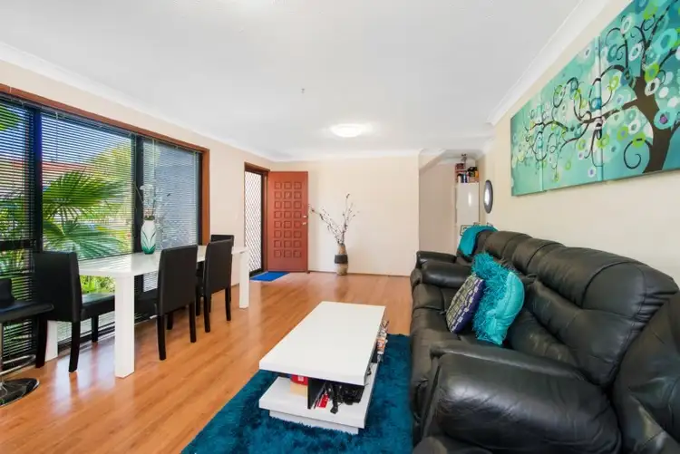 2/4 Christina Court, Mermaid Waters QLD 4218