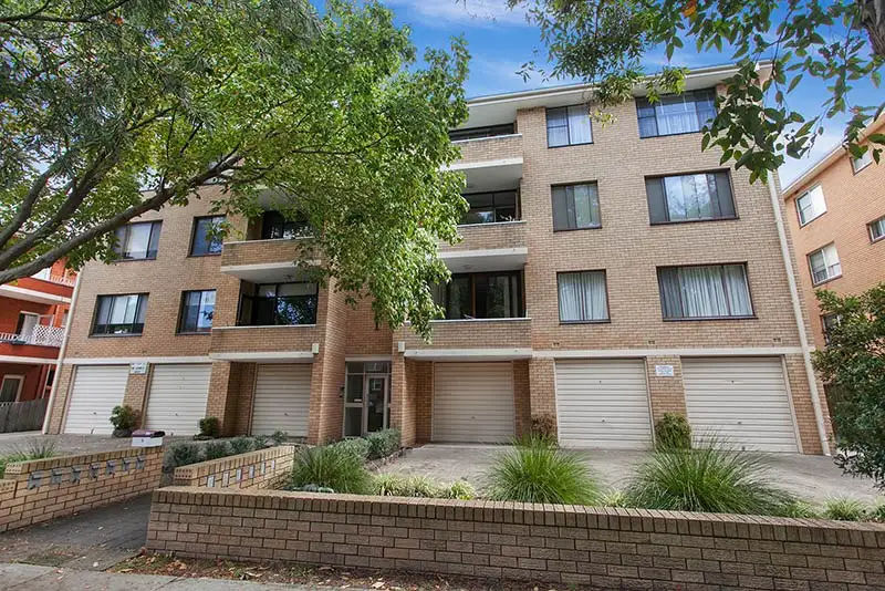 Main view of Homely unit listing, 10/5-7 Hercules Road, Brighton-le-sands NSW 2216