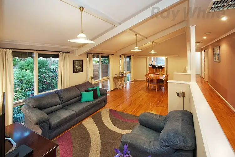 32 SAVANNA Drive, Mooroolbark VIC 3138