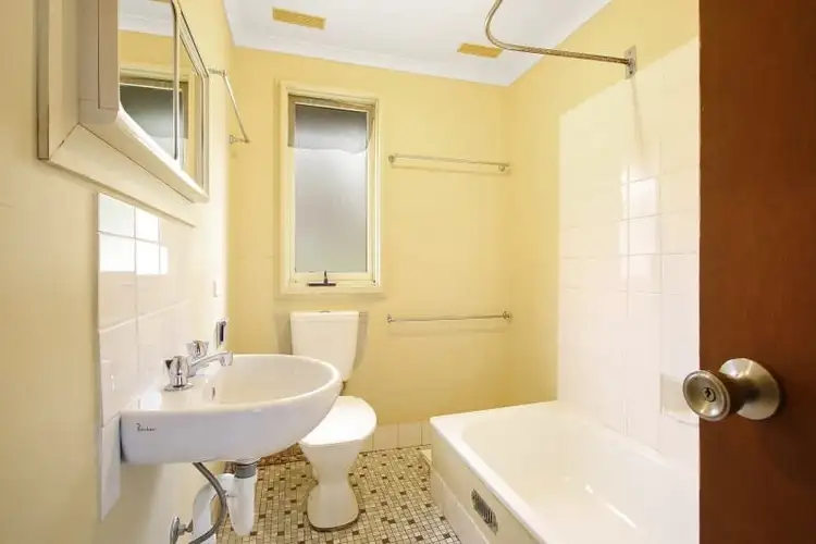 Third view of Homely house listing, 70 Kurrajong Crescent, West Albury NSW 2640