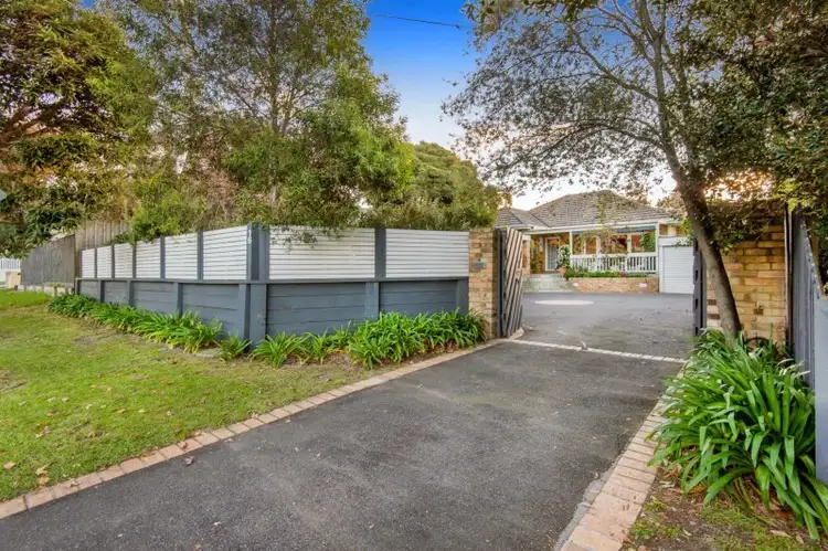 16 The Crest, Frankston South VIC 3199