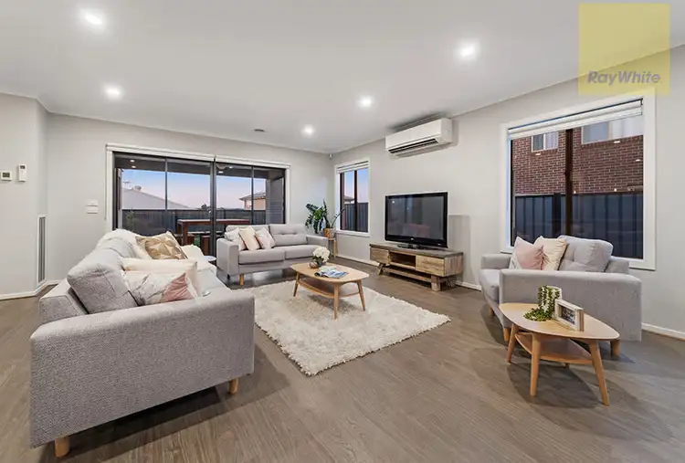 Fifth view of Homely house listing, 18 Baronial Way, Craigieburn VIC 3064
