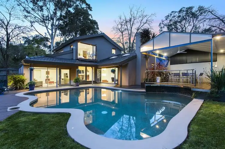 4 KARDINIA Crescent