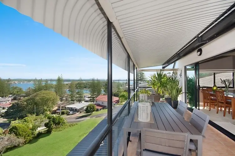 2/9 Clarence Street, Yamba NSW 2464