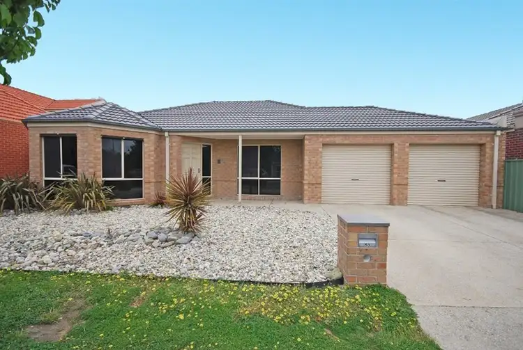 53 St Michaels Place, Lake Gardens VIC 3355
