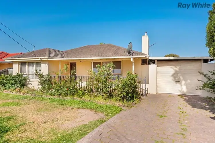 10 McRae Avenue, St Albans VIC 3021