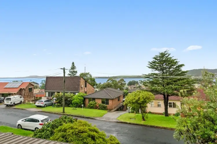 6 Hayward Street, Kanahooka NSW 2530