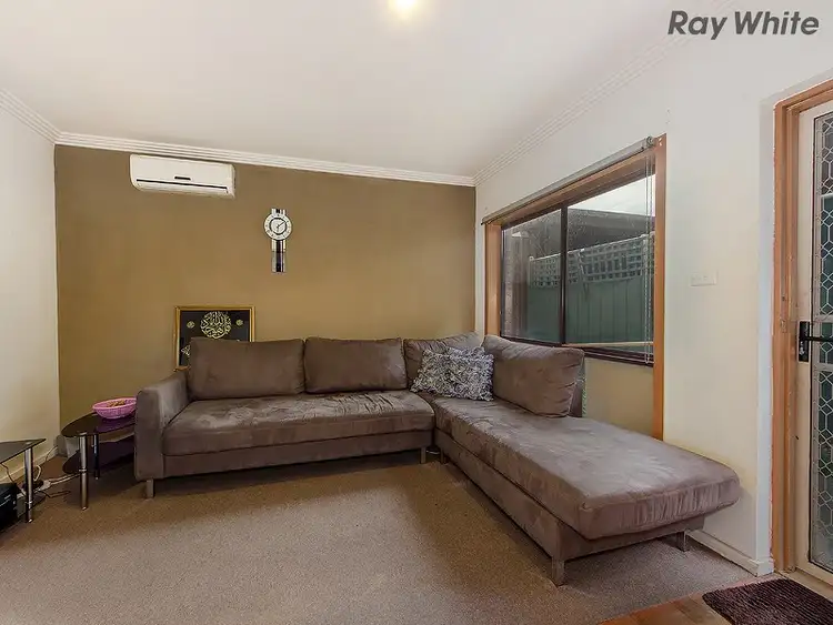 2/11 John Street, St Albans VIC 3021
