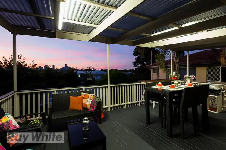 26 Ninth Avenue, Coorparoo QLD 4151