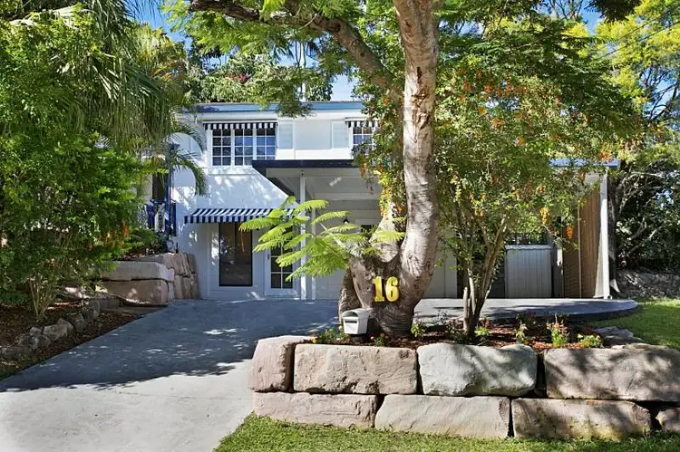 16 St Albans Street, Kenmore QLD 4069