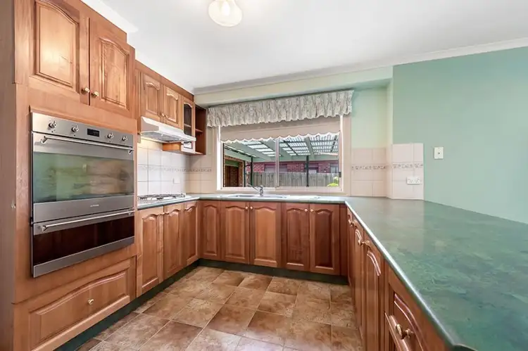Second view of Homely house listing, 5 Taunton Place, Craigieburn VIC 3064