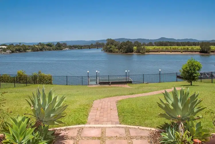 3128 Riverleigh Drive, Hope Island QLD 4212