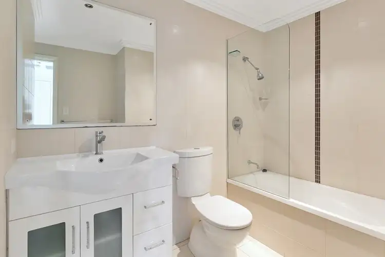 Fourth view of Homely apartment listing, 2/76 Durham Street, St Lucia QLD 4067