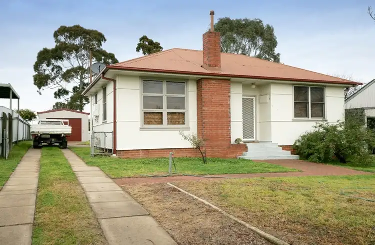 4 Fernleigh Road, Mount Austin NSW 2650