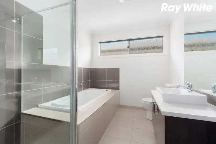 Fifth view of Homely house listing, 40 Cascade Way, Pakenham VIC 3810