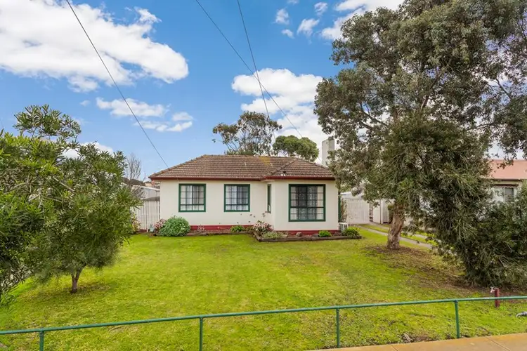 7 Pettitt Crescent, Norlane VIC 3214