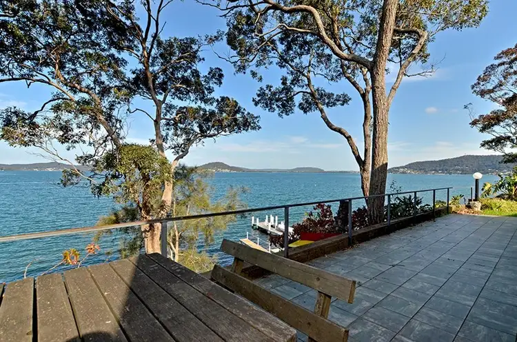 1 Coogee Road, Point Clare NSW 2250