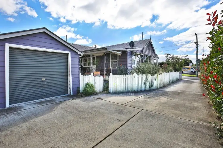 12 Bunberra Street, Bomaderry NSW 2541