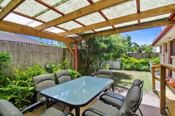 2/8 Morotai Avenue, Palm Beach QLD 4221