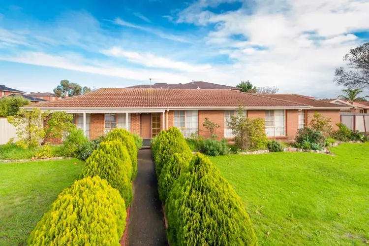104 Chichester Drive, Taylors Lakes VIC 3038