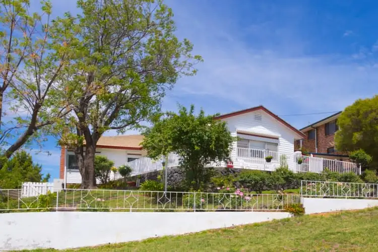 16 Lee Street, Molong NSW 2866