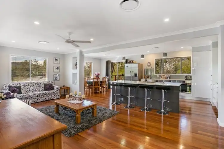 25 Kitching Street, Chapel Hill QLD 4069