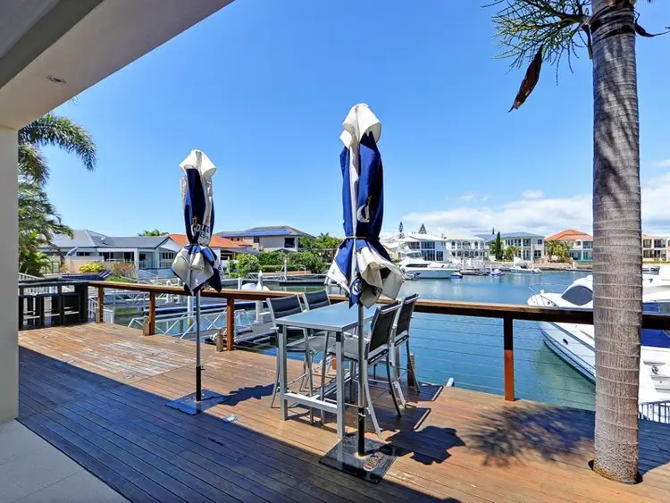 2 Queen Guineveres Place, Sovereign Islands QLD 4216