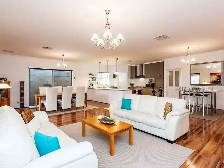 13 Carrow Bend, Baldivis WA 6171