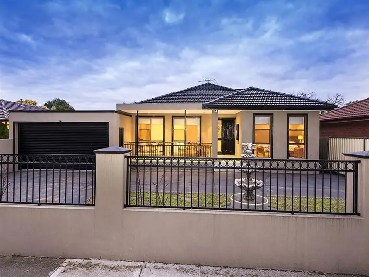 19 Mayfield Drive, Mill Park VIC 3082