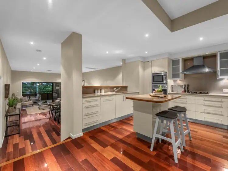121 Martha Street, Camp Hill QLD 4152