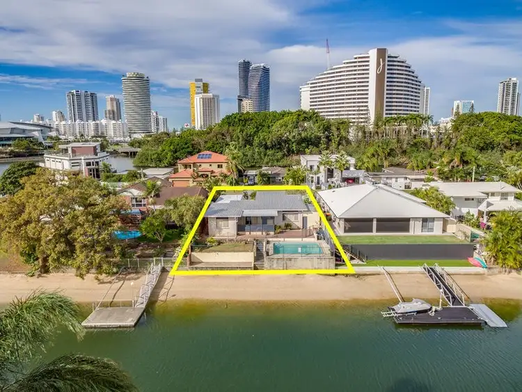 9 Lakeland Key, Broadbeach Waters QLD 4218