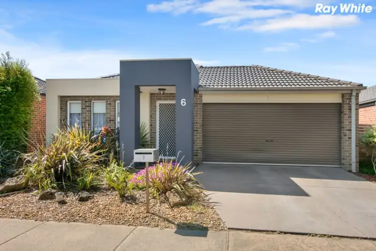 6 Wonboyn Close, Pakenham VIC 3810
