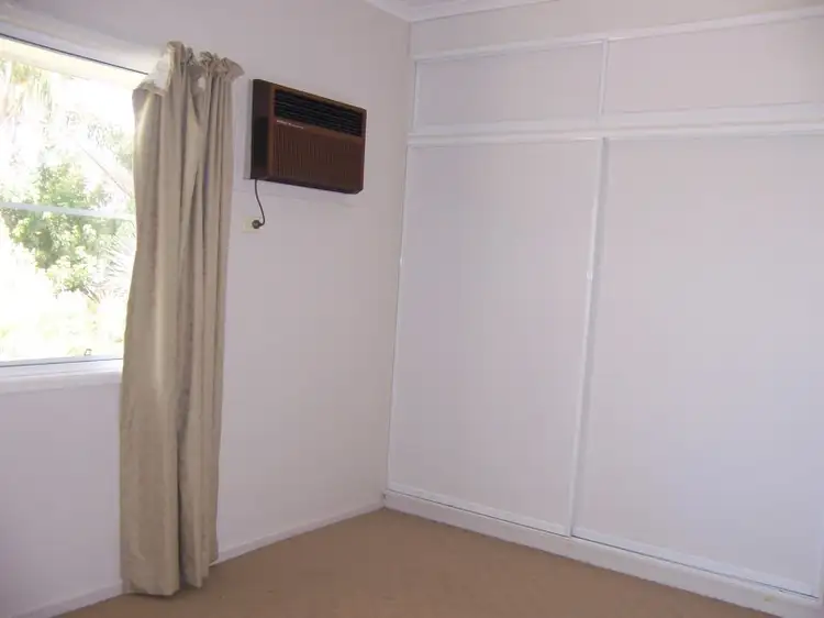 Fifth view of Homely house listing, 2 Thomas Place, Emerald QLD 4720